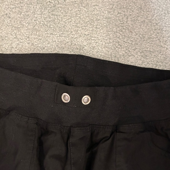 MoFiz Size XL Black Cargo Capri Pants - Picture 10 of 13